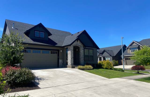 Elegant Cal Young Home - 926 Robin Hood Avenue, Eugene, OR 97401 Elegant Cal Young Home - 926 Robin Hood Avenue, Eugene, OR 97401