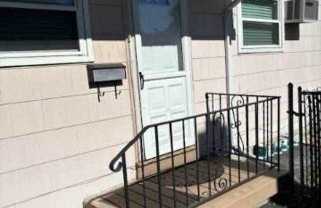 220 Elm Place Gallery 3