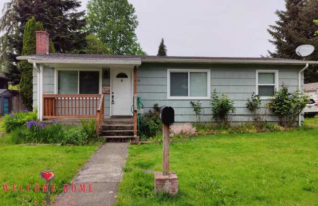 Beautiful rambler with huge deck & large fenced yard!!! Gallery 3