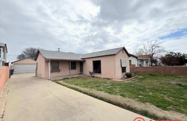 Charming Home in Oildale! photos photos