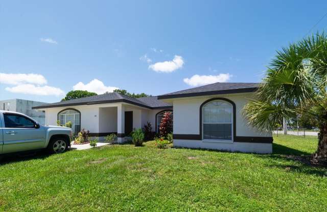 3 Bedroom in Palmetto Available Now! - Free Application photos photos