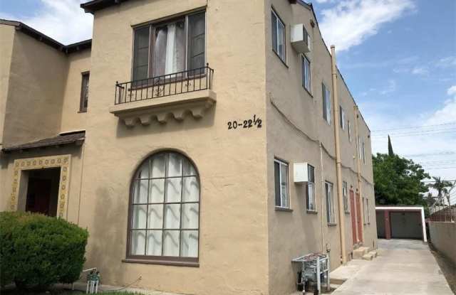20 N Bushnell Avenue 1/2 Gallery 3