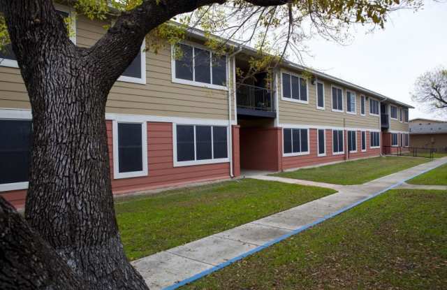 5635 West Cesar E. Chavez Blvd. photos photos