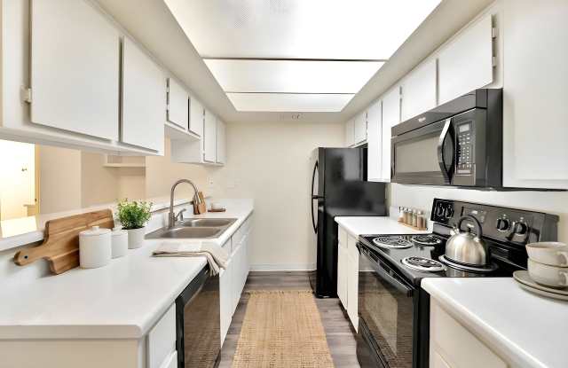 Lemon & Pear Tree Apartments Gallery 2