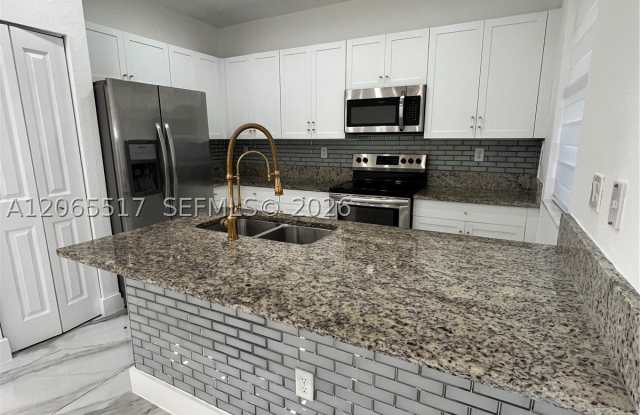 11370 SW 254th Ter Gallery 2