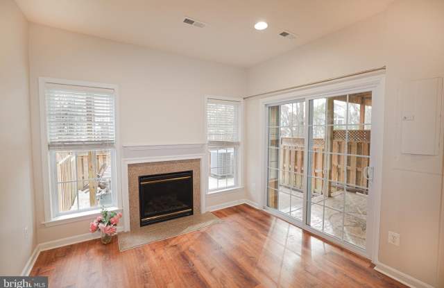 22090 AVONWORTH Square - 22090 Avonworth Square, Broadlands, VA 20148