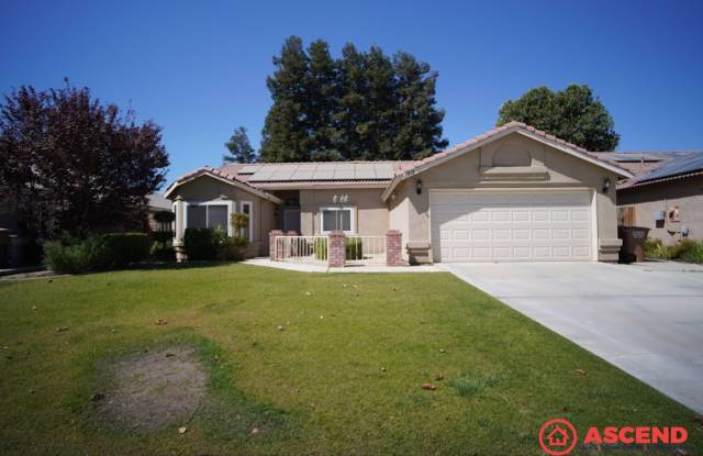 Spacious 4BD/2BA Home with Office Space in Bakersfield's Desirable 93312 — Fully Equipped! photos photos