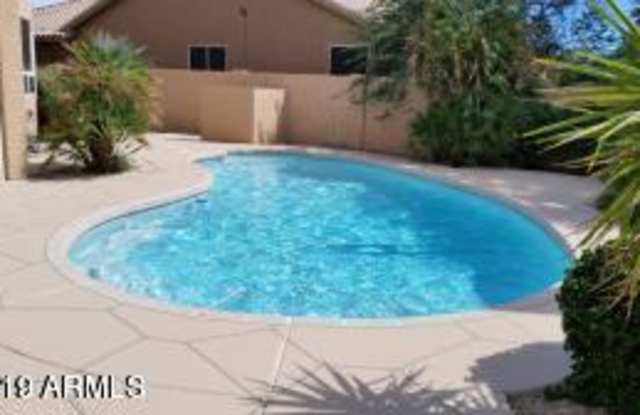 9389 E MAPLE Drive Gallery 4