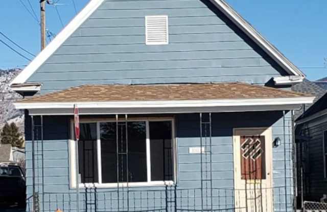 Spacious 3 Bedroom Home with Garage – Available August 1! photos photos