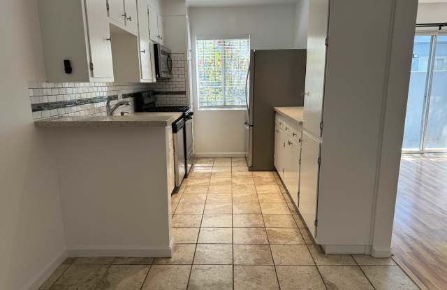 735 North Sycamore Avenue photos photos