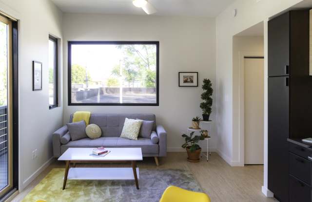 1049 Hosbrook Street, Unit B Gallery 3