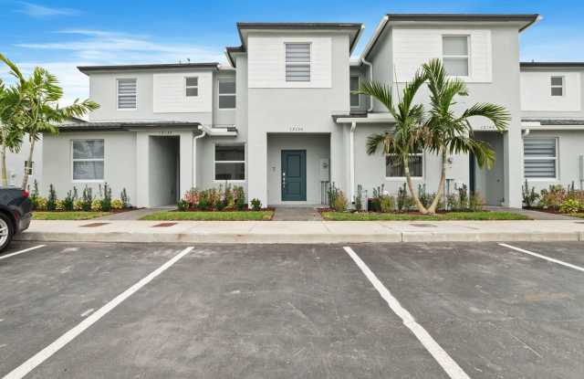 Modern 3-Bedroom Townhome with Private Backyard in Homestead photos photos Modern 3-Bedroom Townhome with Private Backyard in Homestead photos photos