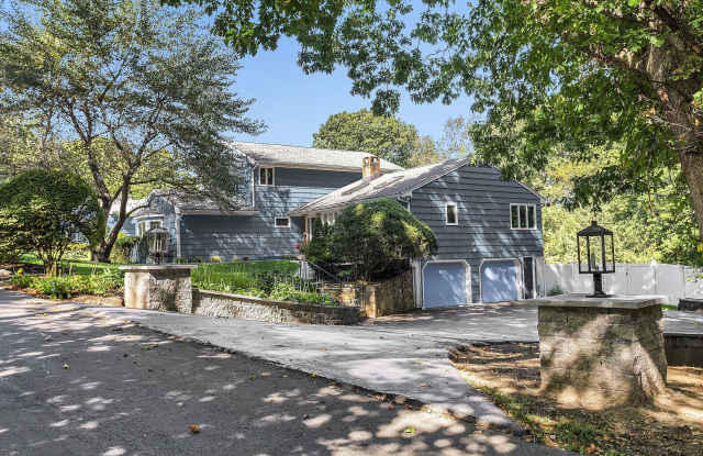 10 Echo Lane photos photos