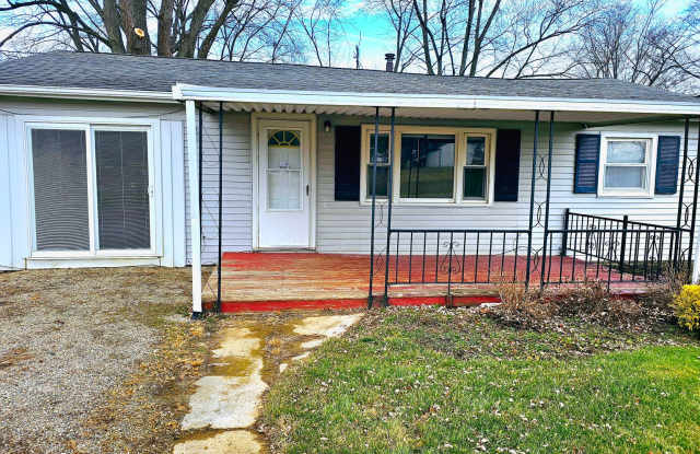 Welcome to this charming 2-bedroom home in Mansfield, OH. photos photos