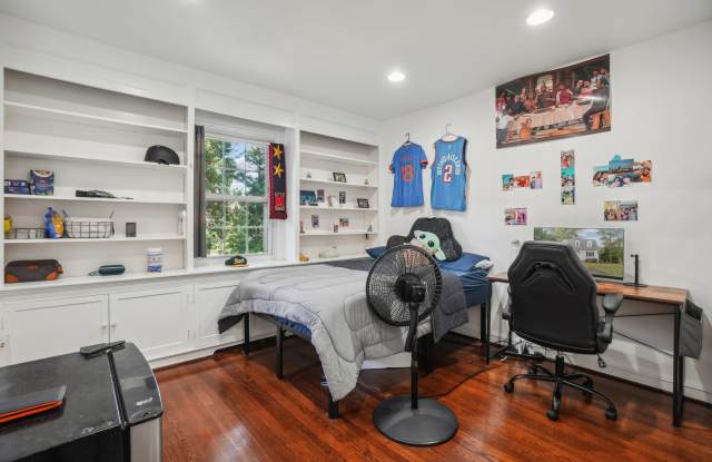 8310 48th Avenue Gallery 4