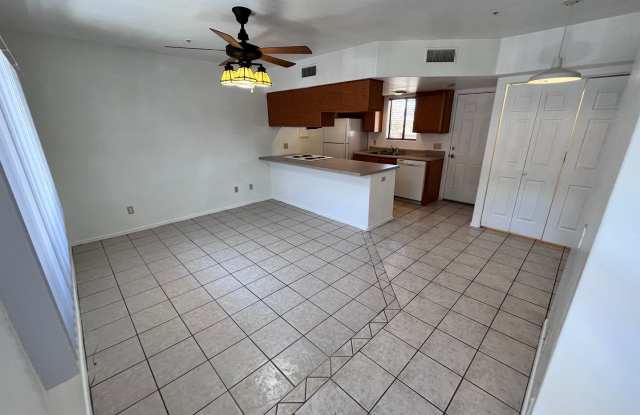 Central- 2 Bedroom/ 2 Bathroom Townhome photos photos