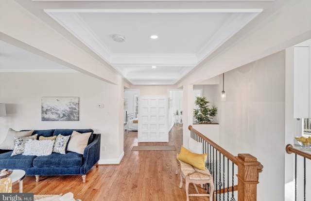 2631 GREENBRIAR LANE Gallery 3