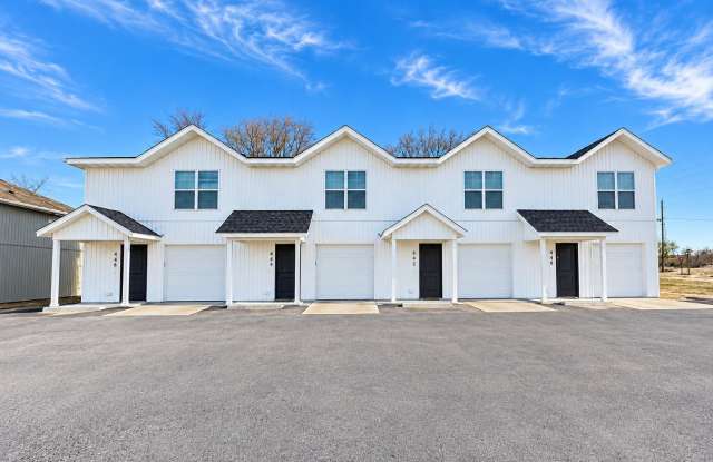 Free month plus a FREE 50” TV if lease signed by Oct 31st! 3 Bed 2.5 Bath with garage Townhome!! Gallery 4