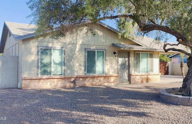 2152 E CLAIRE Drive - 2152 East Claire Drive, Phoenix, AZ 85022