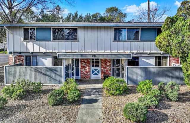 Adorable 2 bed 1 bath unit located in a 4 Plex close to Downtown Vacaville!! photos photos