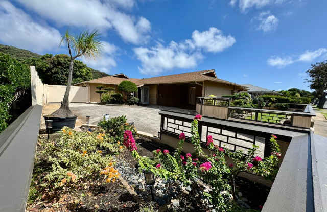 Nui Valley - East Oahu - Spacious 4/2/2 Home, Best Location! - 520 Halemaumau Street, East Honolulu, HI 96821
