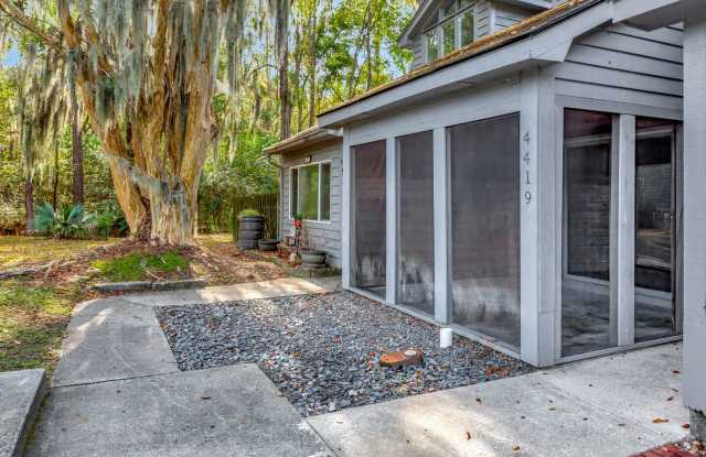 Charming Townhome with Easy Ashley River Access  Resort-Style Amenities! - 4419 Great Oak Drive, North Charleston, SC 29418