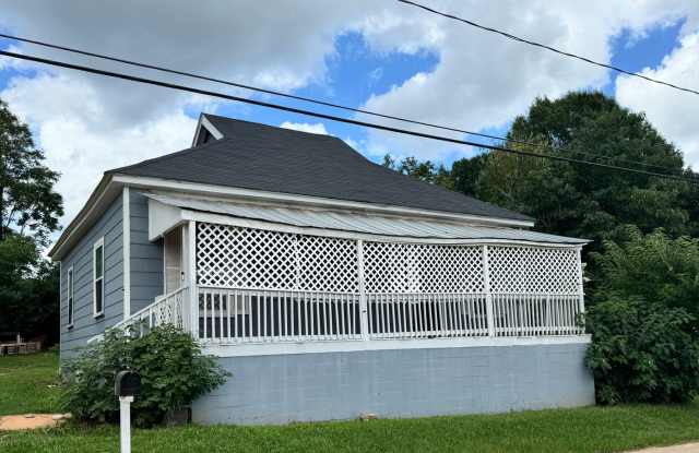 2 Bedroom Cottage with Charm! - 83 Elm Street, Experiment, GA 30223
