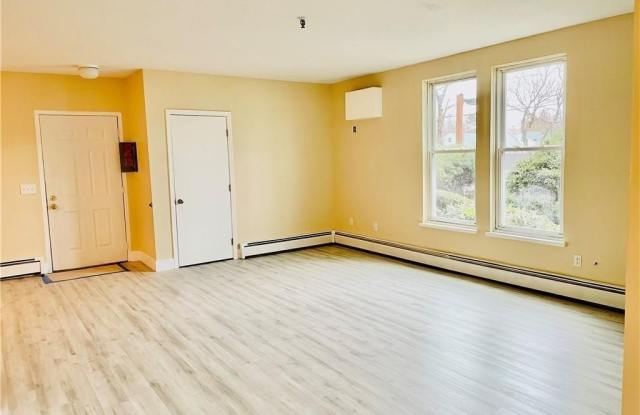 175 Massachusetts Avenue - 175 Massachusetts Avenue, Warwick, RI 02888