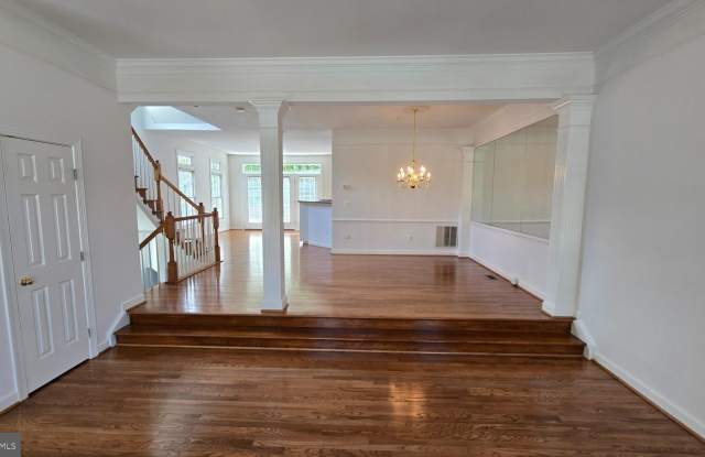 8021 KIDWELL TOWN Court Gallery 4