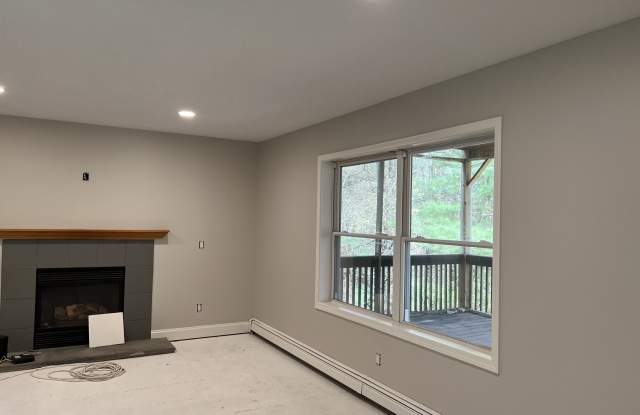 80 Carriage Drive Gallery 3