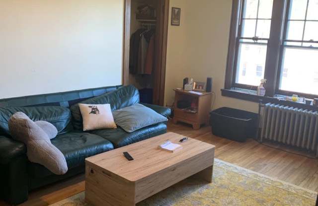 XL Classic Studio and One Bedrooms Available for Sept 1St photos photos