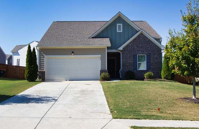 AVAILABLE NOW! 4 Bedroom 2 Bathroom Ranch in Sought After Neighborhood Gallery 1