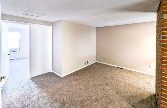 Two Story 3 bedroom +Loft townhome with a pool Gallery 3