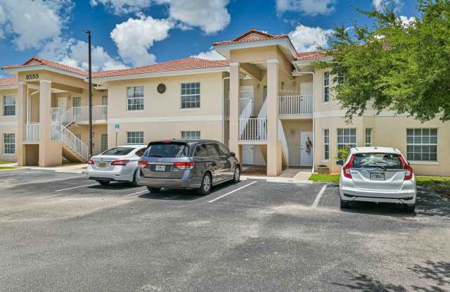 Newly Renovated 2nd Floor Condo ~ Six Mile Cypress Gallery 1