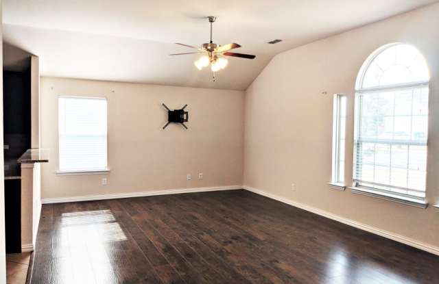 1720 Post Oak Ct Gallery 3
