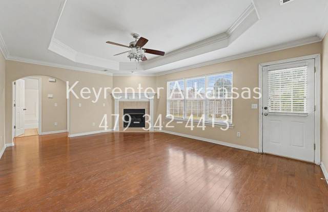 Beautiful 3 Bed, 2 Bath Bentonville Home with Fireplace & Fenced Backyard Gallery 4