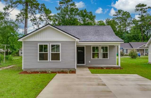 Charming 3 Bedroom Home Available Now! - 16 Menomini Street, Wakulla County, FL 32327
