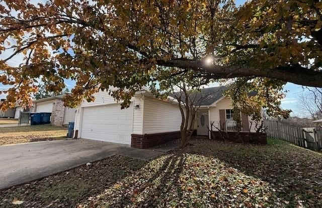 812  SW Tunbridge  DR - 812 Tunbridge Drive, Bentonville, AR 72712