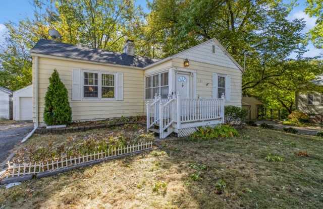 CHARMING HOME IN BEAVERDALE!! 2 Bed, 1 Bath in Des Moines photos photos