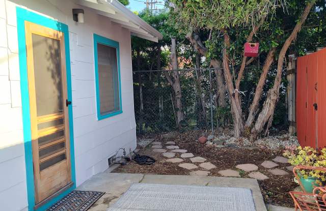 1145 1/2 Nowita Place photos photos