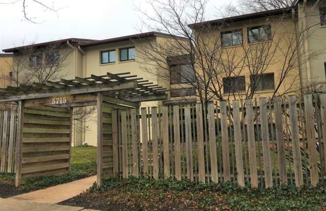 Quaint 1 BR Condo in Columbia with Sunroom! photos photos