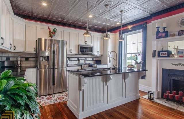 10 East Washington Gallery 4
