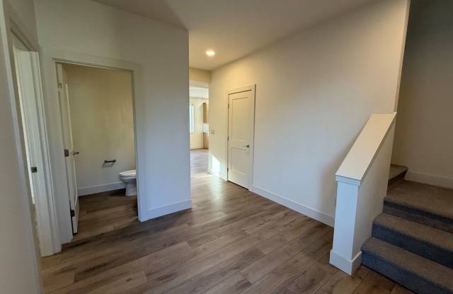 Now renting brand-new 3 bedroom, one Study/Den, 2.5 bathroom House Gallery 4