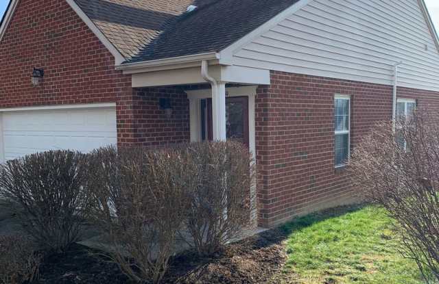 2 Bedroom 2.5 Bath Townhouse with 2 Car Garage Gallery 1