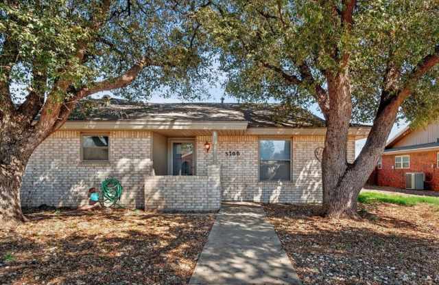 3700 Monclair Ave photos photos