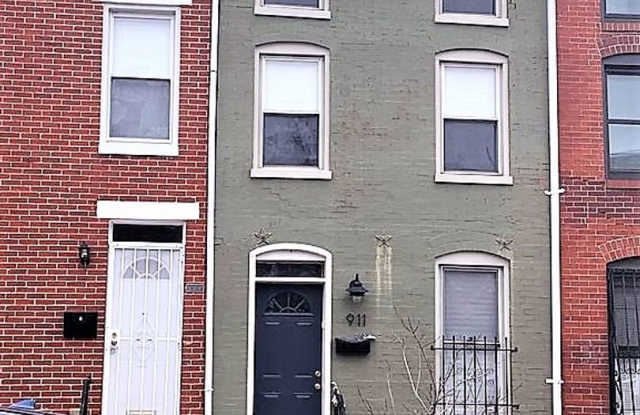 2 Bedroom 2.5 Bathroom Town Home in Hollins Market - 911 West Lombard Street, Baltimore, MD 21223