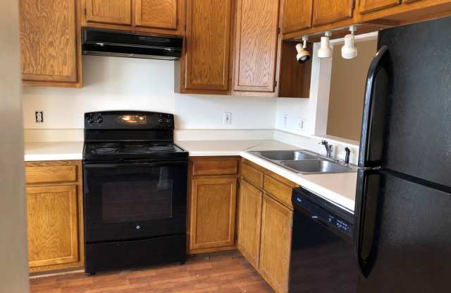 505 Wrought Iron Bnd. Gallery 4