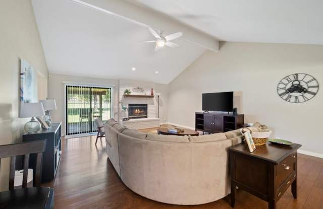 1206 Oakwood Dr Gallery 4