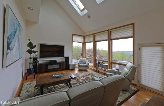 126 Temple Rd Gallery 2