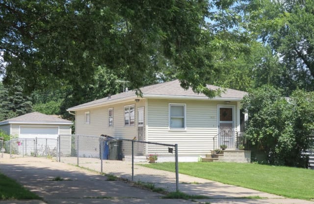 1631 E. Ridgeway Avenue - 1631 East Ridgeway Avenue, Waterloo, IA 50702